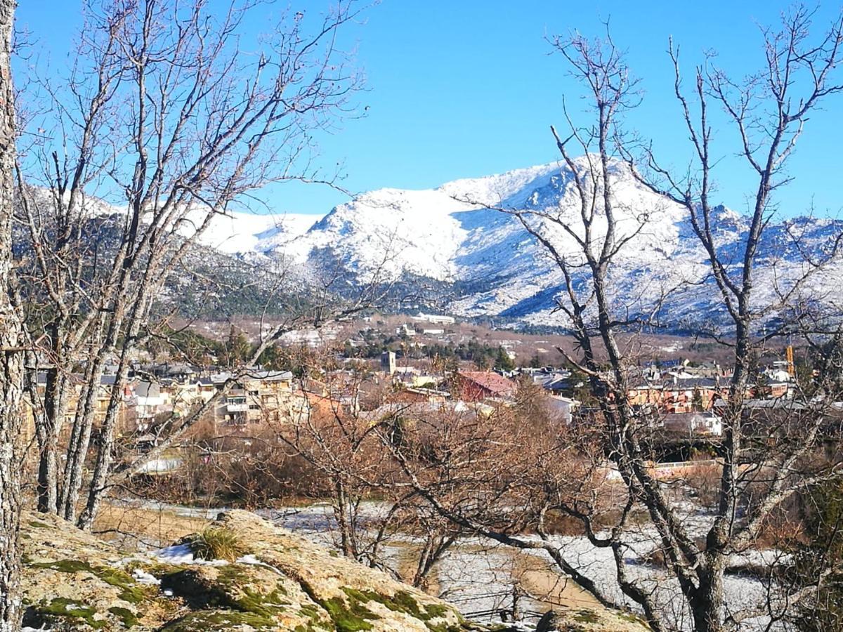Navarubia Navacerrada Buitenkant foto